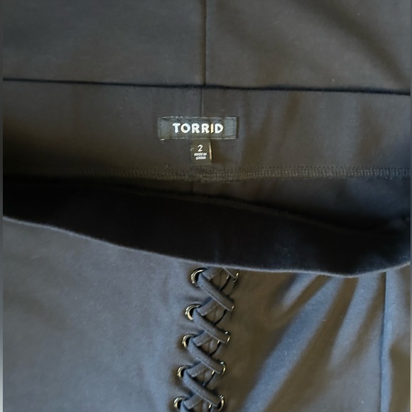 Torrid Mini Studio Luxe Point Lace up effect pencil black skirt Sz-2  V13 - Picture 11 of 13